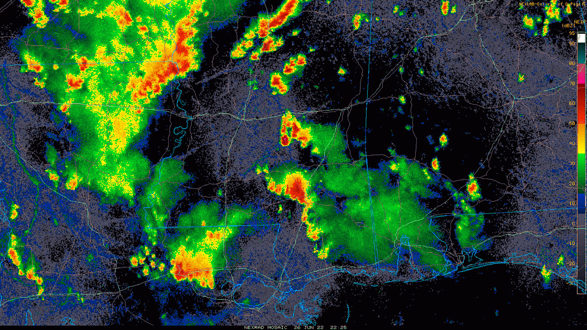 LDWhiteWx's tweet photo. Jackson, Mississippi was in the middle of four converging thunderstorm outflow boundaries this afternoon. Widespread rain across the Metro once they collided. #MSWx #Mesoanalysis https://t.co/e9GzPkfaMh