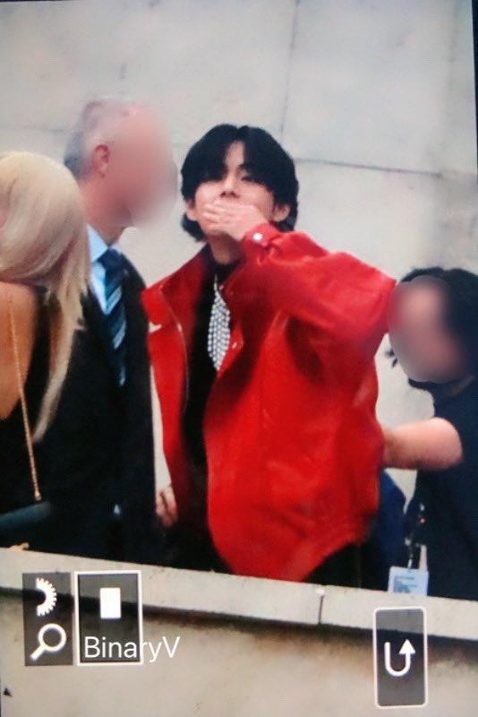 rubydevante's tweet photo. #Taehyung with #jennie's iconic flying kiss in pfw https://t.co/NBxxhEG5Ce