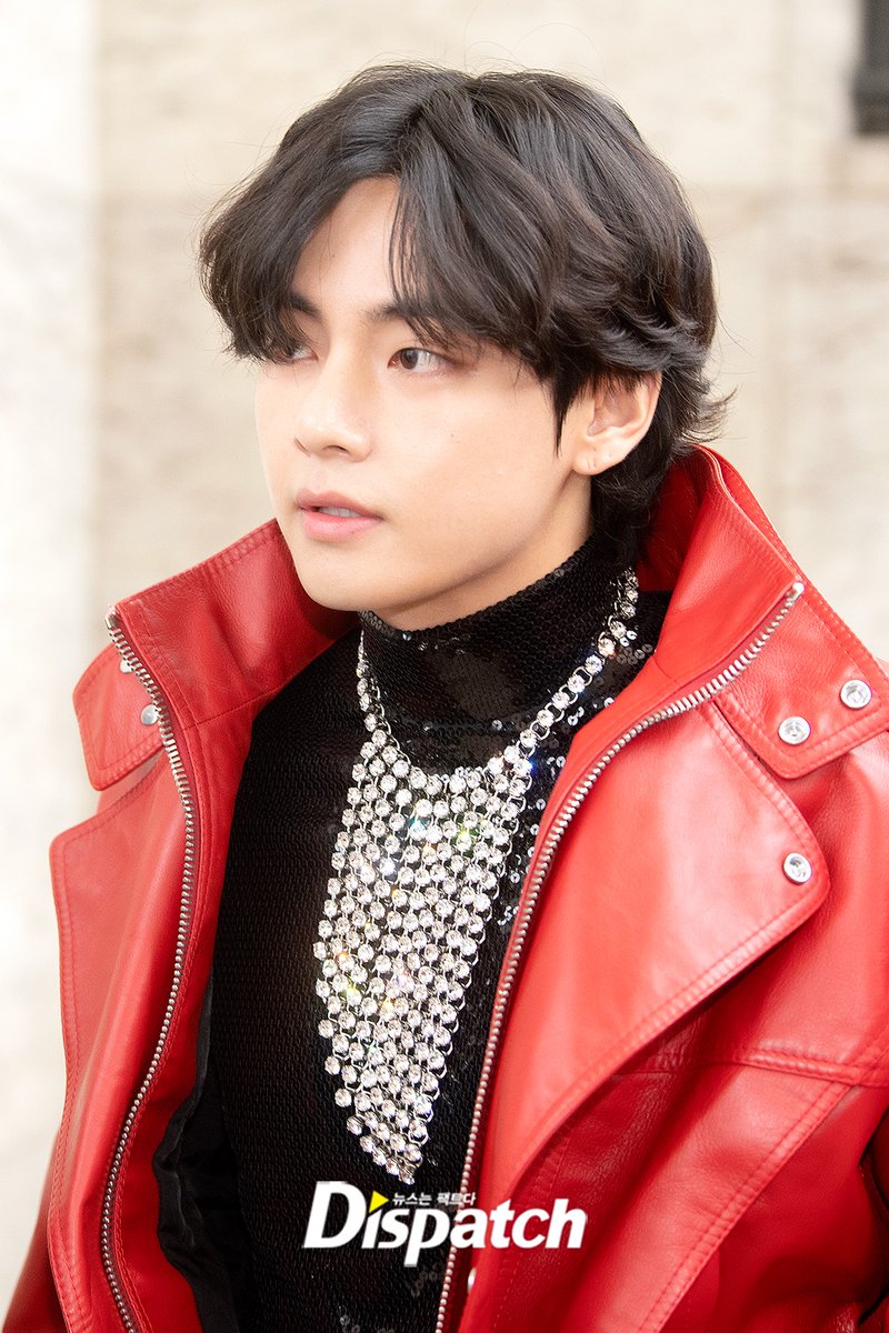 TheTKGlobal's tweet photo. 📸| Dispatch | V, a Visual in Paris https://t.co/n2O09CJ3AW