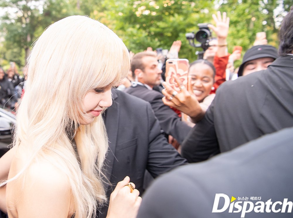 HaidiJ2's tweet photo. I wanna squish those cheeks. 

LALISA HUMAN CELINE
#LISAatCelinePFW22
#LISAXCELINE https://t.co/GfJOIovYhN