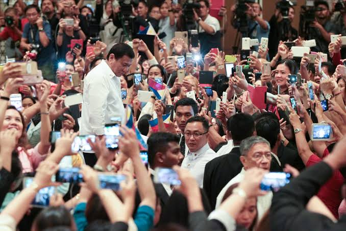 AlfredoGenom's tweet photo. The June 26 SALAMAT PRRD event is not the last opportunity for us to thank the President. Thanksgivings can continue as we see him off on June 30. 

Afterwards, thanksgivings can continue as we write history. 

A grateful nation will remember you, Mr. President.
#SalamatPRRD 🇵🇭👊🏼 https://t.co/mx0qlfdIbN