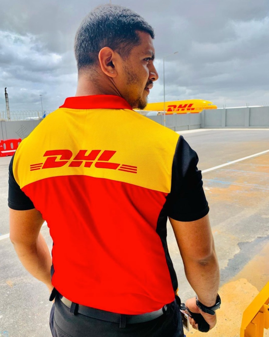 DhlExpressMY's tweet photo. Always dress to impress ✈️

📷 by @murthygowda2013   #Bangalore #India 🇮🇳

#DHL #RedandYellow  #ExcellenceSimplyDelivered #OnTheStreet #DHLWorldwideShipping #Delivery #AroundtheWorld #BigYellowMachine #SpeedofYellow https://t.co/4ygUaP9fSv