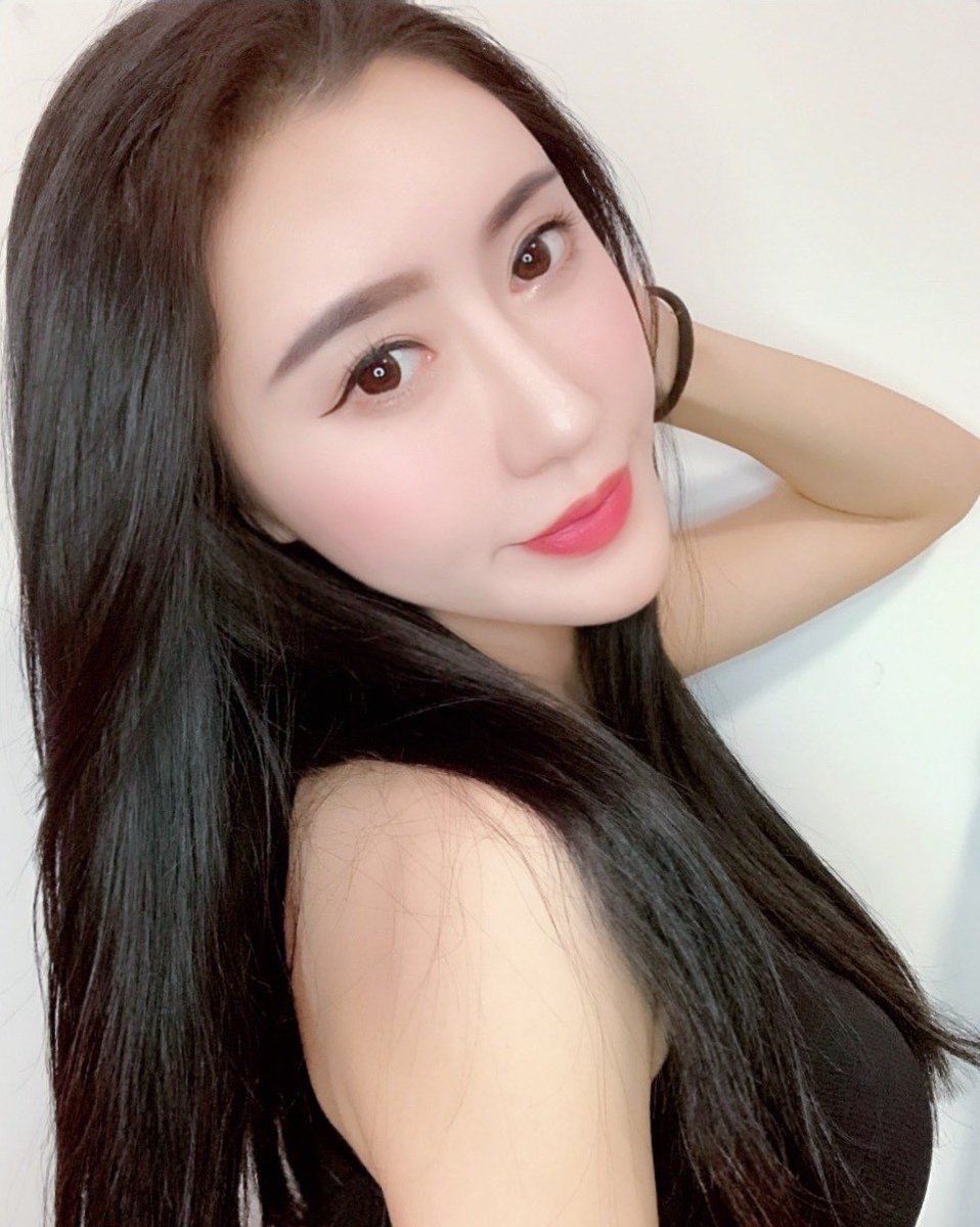 dsource34's tweet image. It's just a typical monday selfie 😉