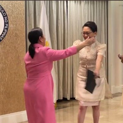 nikzaaurrr's tweet photo. "My favorite Senator Risa Hontiveros" 

Welcome home 😭 https://t.co/84e5DxQ5gJ