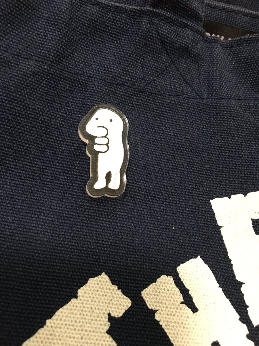 大阪モモモグラで絶賛開催中の榎本俊二 先生の『斬り介とジョニー四百九十九人斬り』展、主催のおおかみさんからグッズ送って頂く。
斬り介のネーム丁寧だなー!
今日はこのピンズつけて仕事に行くぜ。 