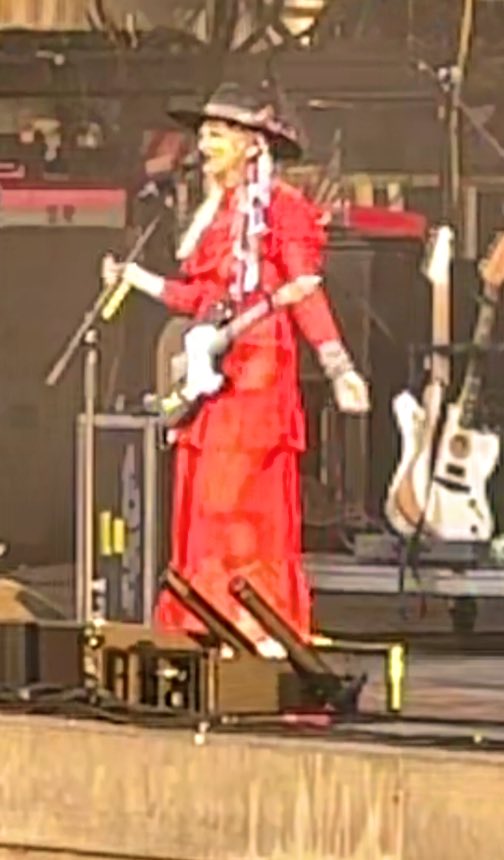 Saw <a href="/jeweljk/">Jewel</a> <a href="/dailysplace/">Daily's Place</a> from home via #facetime and my sister. My daughter got me all of the #swag too.