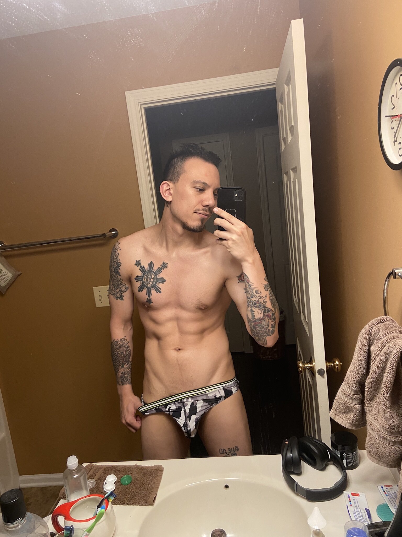 Sub to my OF #PrideMonth #onlyfanspromo #gay #promotwt #nsfw https://t.co/WM2rkTA13I