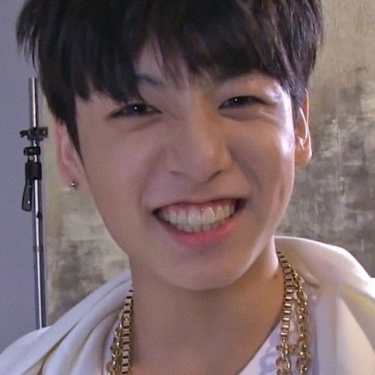 BackTheSoul's tweet photo. Algumas coisas nunca mudam mesmo,o sorriso do Jk é uma delas!!!
Totalmente rendida pelo Jk desde sempre meu coelhinho lindo 🐇

#TAEHYUNGxCeline |🦚 https://t.co/V4dCcItV6W