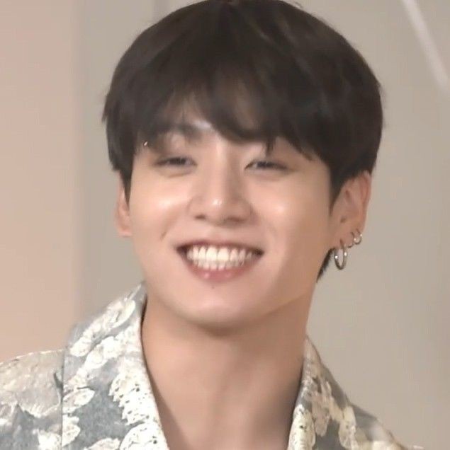 BackTheSoul's tweet photo. Algumas coisas nunca mudam mesmo,o sorriso do Jk é uma delas!!!
Totalmente rendida pelo Jk desde sempre meu coelhinho lindo 🐇

#TAEHYUNGxCeline |🦚 https://t.co/V4dCcItV6W