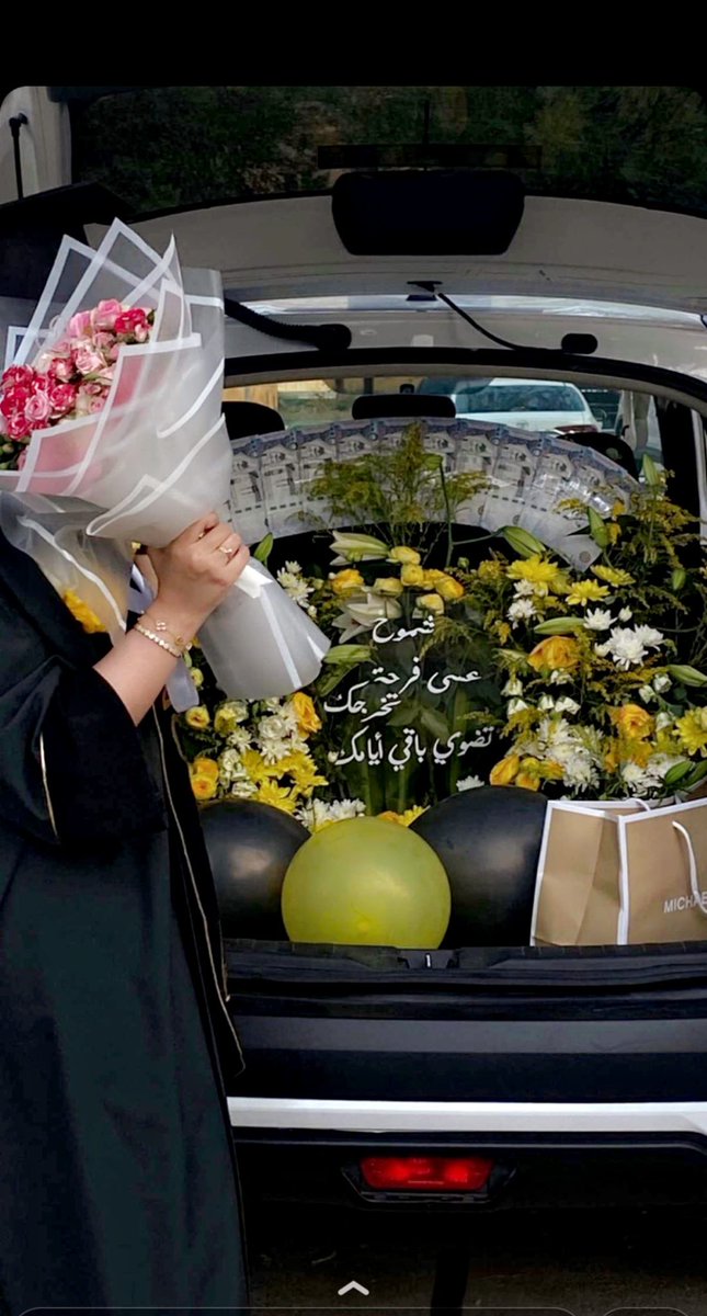 Shoumokh22's tweet photo. ماجات بالساهل ولا جات بالحظ 
مافيه فرحة مادفعنا ثمنها 
الحمدلله على التمام والختام 🤍🎓 https://t.co/FqNisRwZn7