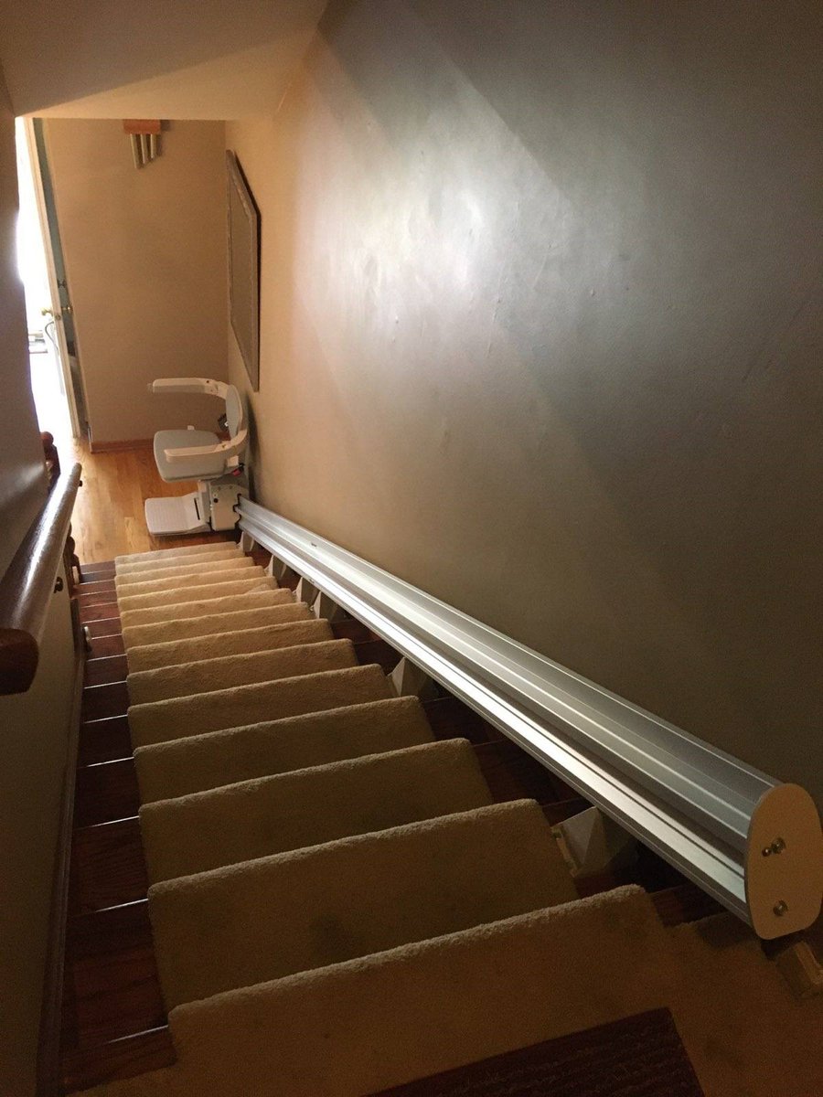 KasperRick's tweet photo. The Bruno Elan stairlift is a great way to increase your mobility in your home when you have a long staircase like this home in Clarendon Hills. Reach out to us at 708-968-1250 for any mobility needs. #101mobility #Bruno https://t.co/1loRsSdGV9