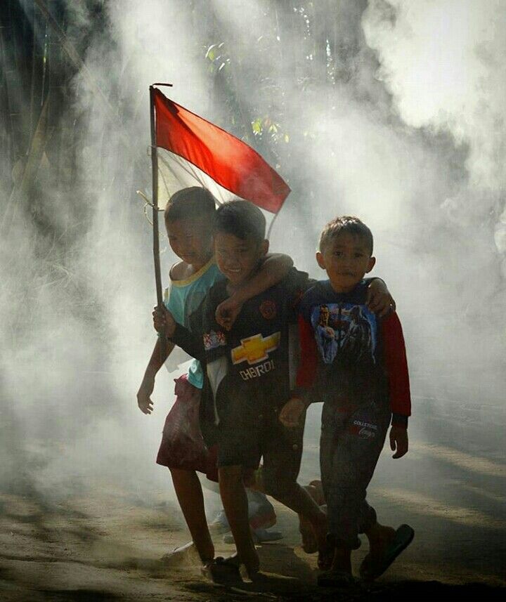 NusBhisma's tweet photo. Hanya kita, generasi muda NKRI, yang mampu untuk terus menerus dan selalu menjaga NKRI.
Ayo kita bersama #JagaNKRI, #JagaBudayaNusantara.
Aku akan follow semua akun yang pasang 🇮🇩 di akunnya, yang kebetula lewat di depan TLku, tanpa basa-basi.
#FollowMerahPutih. https://t.co/bze5qs8EUY