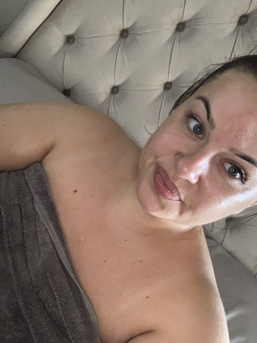 Fresh outta the shower. My favorite time https://t.co/qJFCBHhfTA<a href="/tag/mvsales"class="tags"><span>#mvsales</span></a>