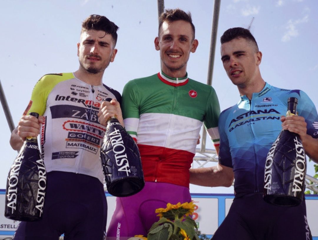 On souhaite bonne chance à l’équipe <a href="/Bardiani_CSF/">Bardiani-CSF 7 Saber</a> pour accorder, en harmonie, le maillot de champion 🇮🇹 avec ce cuissard mauve. 
Bravo à Filippo Zana 👏🏻