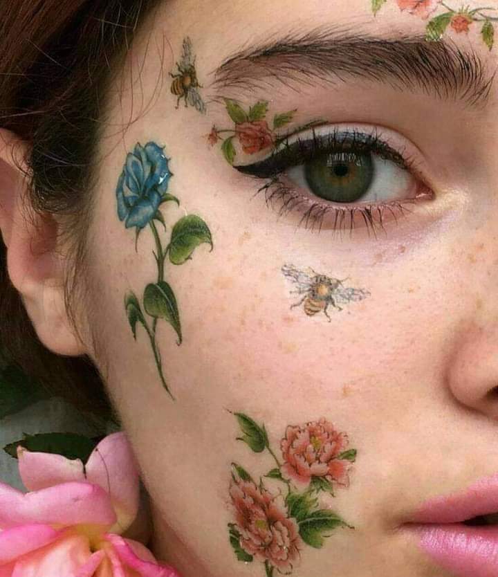 آپ يہاں صرف ایک مختصر دورے کے لیے آئے ہیں کوئى جلدى نہ کريں کوئى فکر نہ کريں اور راستے میں پھولوں کی خوشبو سونگھنا نا بھوليں...🥀 والٹر ہيگن
عاشی...🖤