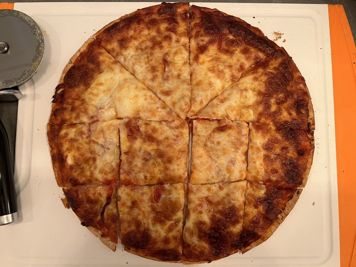 To the fine people of MN (and beyond), you are welcome. #ifyouknowyouknow #squarecutvspiecut <a href="/HeggiesPizza/">Heggies Pizza</a> <a href="/DanaWessel/">Dana Wessel</a> #problemSolved #TheMoreYouKnow <a href="/RenaKARE11/">Rena Sarigianopoulos</a> <a href="/DeRushaJ/">Jason DeRusha</a> <a href="/Seth_Kaplan/">Seth Kaplan 📺</a> #passiveaggressivepizza