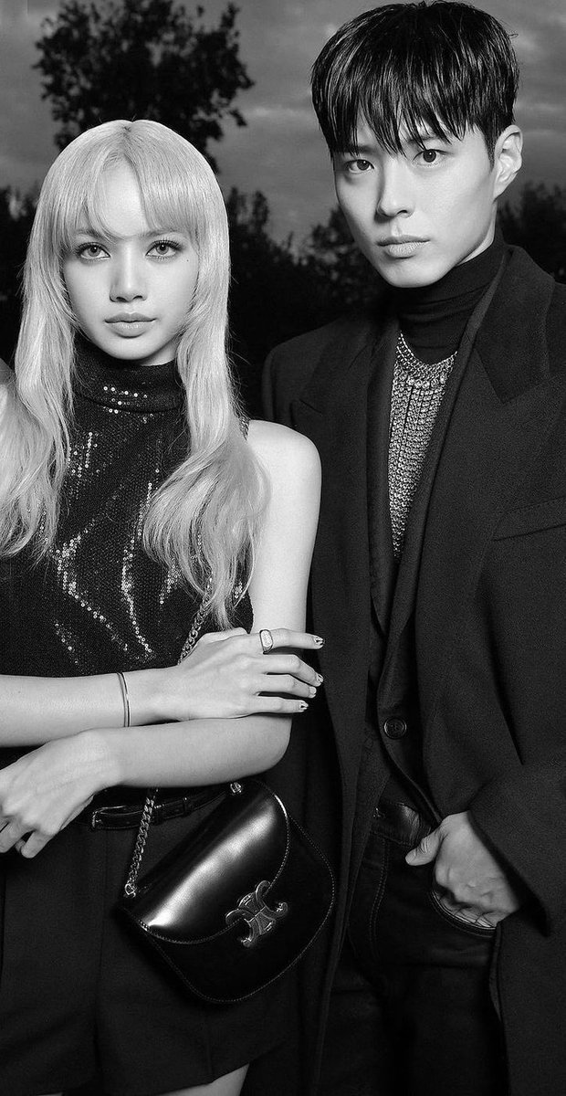 laloveclary's tweet photo. I like seeing Lisa's and park bogum's gaze 

LALISA HUMAN CELINE
#LISAatCelinePFW22 
#LISAXCELINE https://t.co/DY9vyEyCFW