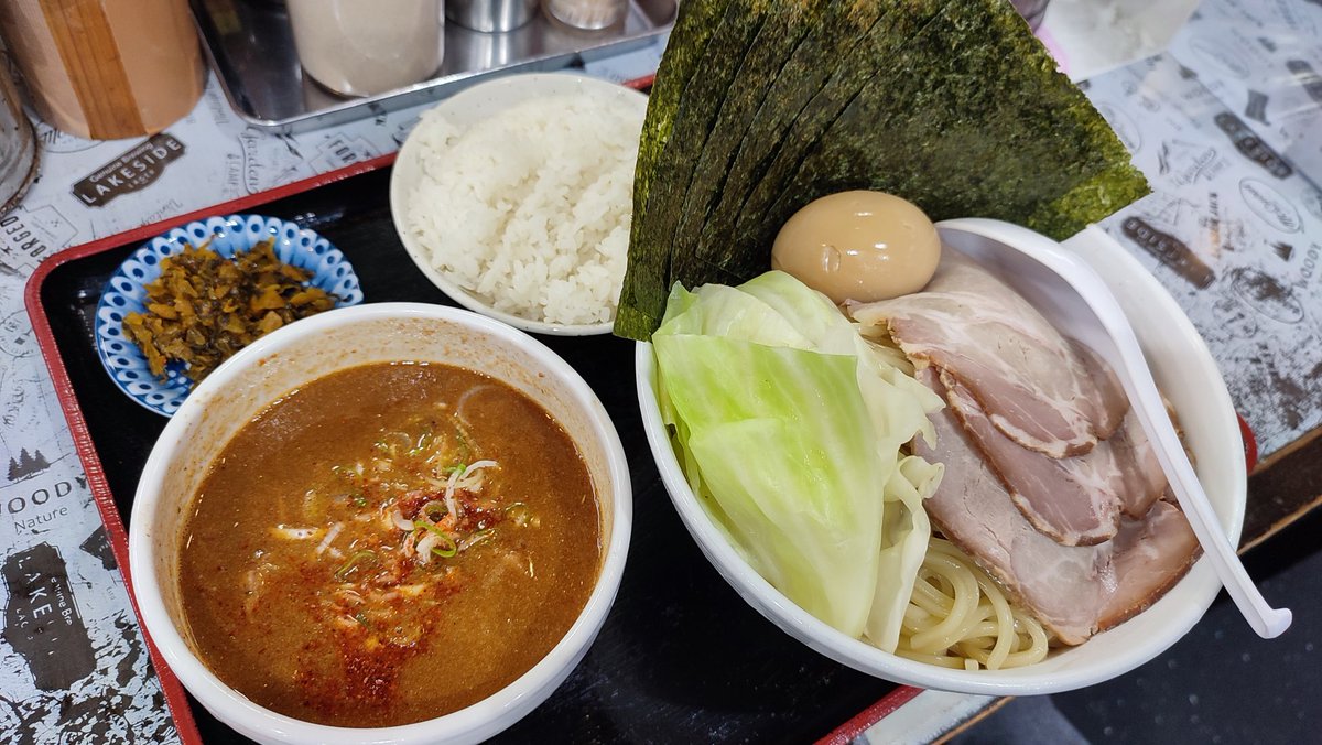 JEDIs_P3's tweet photo. 夜勤明け後研修終わりで立川にて🍜
・全部のせ辛つけ麺(大盛り)
・小ライス(ランチサービス😋🍴💕)

 #青樹
 #ラーメン
 #つけ麺
 #トッピング
 #ランチ
 #美味い https://t.co/qcgzQC8Ufu