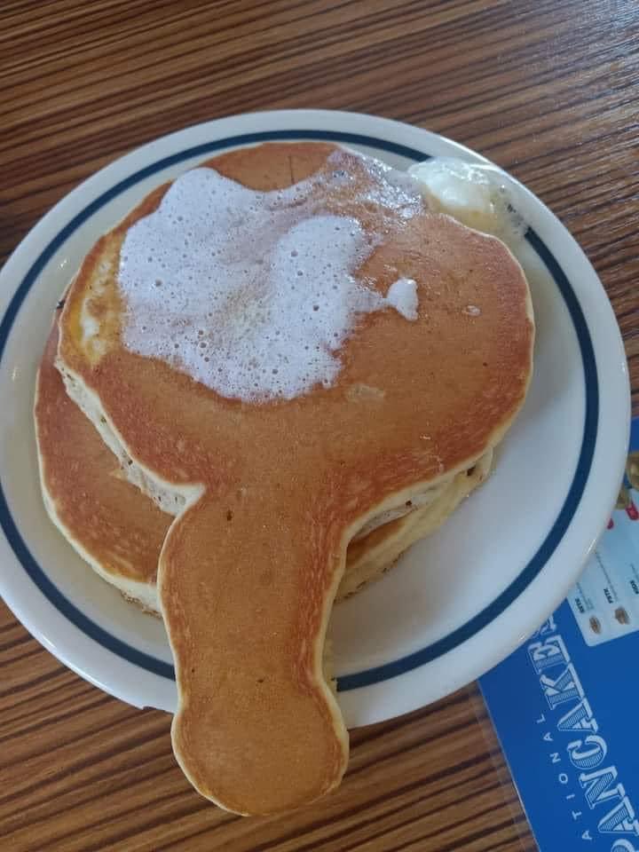 omgitsbirdman's tweet photo. just got some pancakes 😋 https://t.co/ZNPIEaxQQS