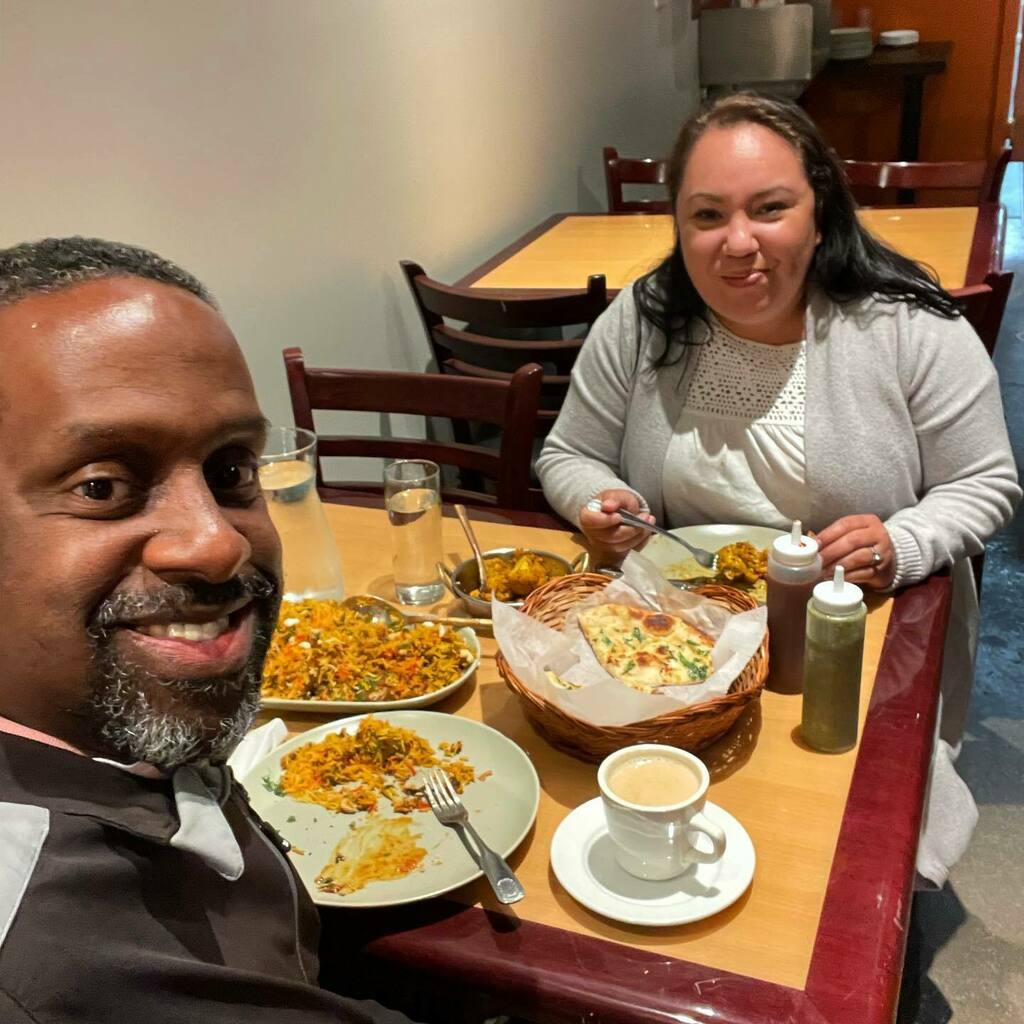 gresford's tweet photo. Saturday night dinner date #indianfood #marigoldindianrestaurant #oaklandca #saturdaynight #biryani #aloogobi #naan #hotchai #saturdaynight https://t.co/NBAzJ12rHp