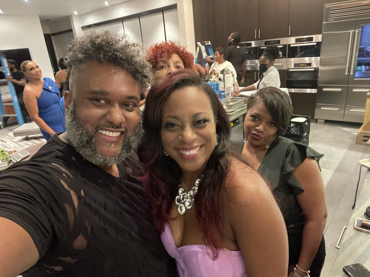 Just an Amazing Night!!! I applaud each and Everyone of you !!! Yall DID THAT!!!🤎🤎🤎🤎🤎⭐️⭐️⭐️⭐️⭐️⭐️🙏🏽🙏🏽#MelaninMagic🤎🤎 

#blackExcellence
#lovematchatlanta #thematchmakingduo
@MCMatchmaker <a href="/GayDatingCoach/">Lamont White</a> <a href="/Date_Favor/">Color Blind International</a> <a href="/TanaCGilmore/">Tana Gilmore</a> <a href="/KelliKFisher/">Kelli K. Fisher</a> <a href="/BravoTV/">Bravo</a> <a href="/BravoWWHL/">Watch What Happens Live!</a> <a href="/BravoPR/">Bravo PR</a>