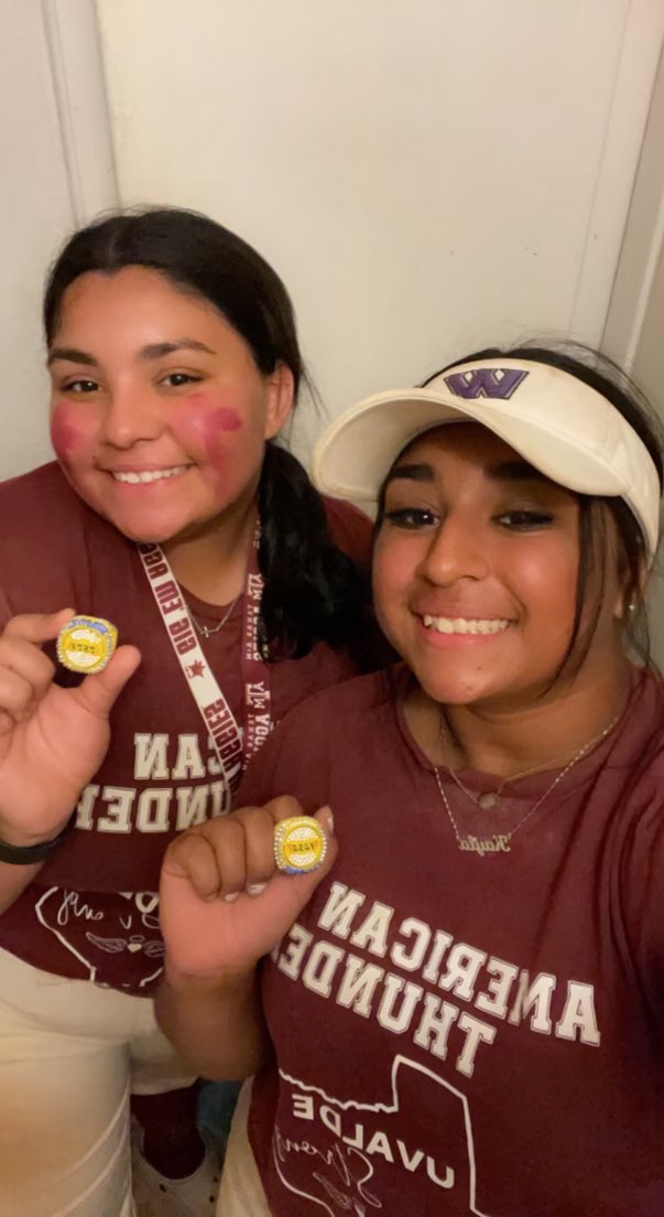 erricarocha's tweet photo. So proud of this group of girls! Worked hard and came out on top today at the Uvalde Memorial Fundraiser Tournament. All proceeds will go to the Uvalde community 🥎❤️ @RocketSBJFK @alysonmunoz05 @Sisco23solo @kaylarocha04 https://t.co/QE4Yi60kWk
