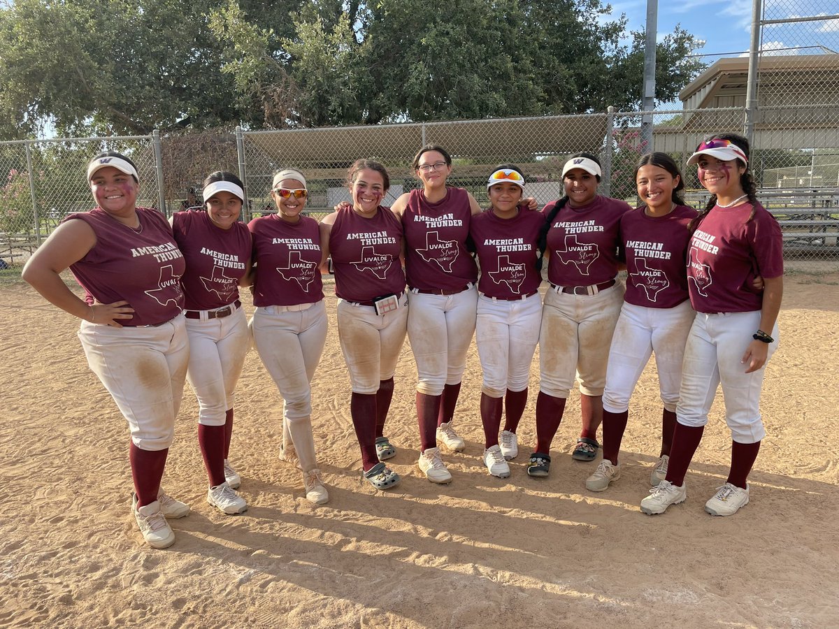 erricarocha's tweet photo. So proud of this group of girls! Worked hard and came out on top today at the Uvalde Memorial Fundraiser Tournament. All proceeds will go to the Uvalde community 🥎❤️ @RocketSBJFK @alysonmunoz05 @Sisco23solo @kaylarocha04 https://t.co/QE4Yi60kWk