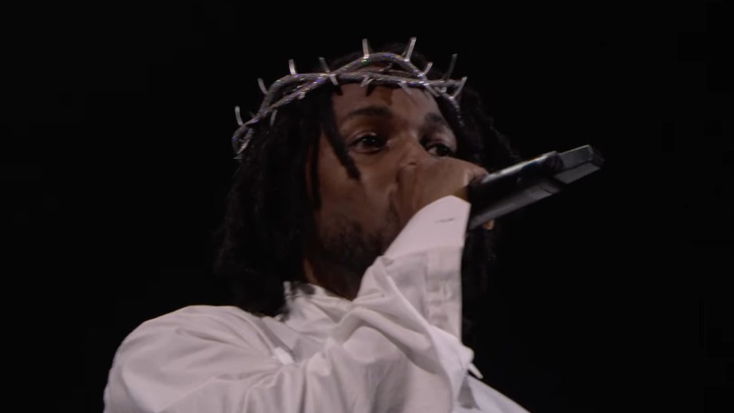 nfr_podcast's tweet photo. Kendrick Lamar: ""Savior" is my favorite record off the album. It's the true meaning of imperfection. Imperfection is beautiful. I wear this crown as a representation so you never forget one of the greatest prophets to walk this earth. They judge you and they judged Christ." https://t.co/StWNenVhor