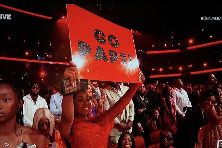 Creat1ve's tweet photo. Me supporting the man who ain't my man yet when they do anything: 

#BETAwards https://t.co/hizRwfJoNb