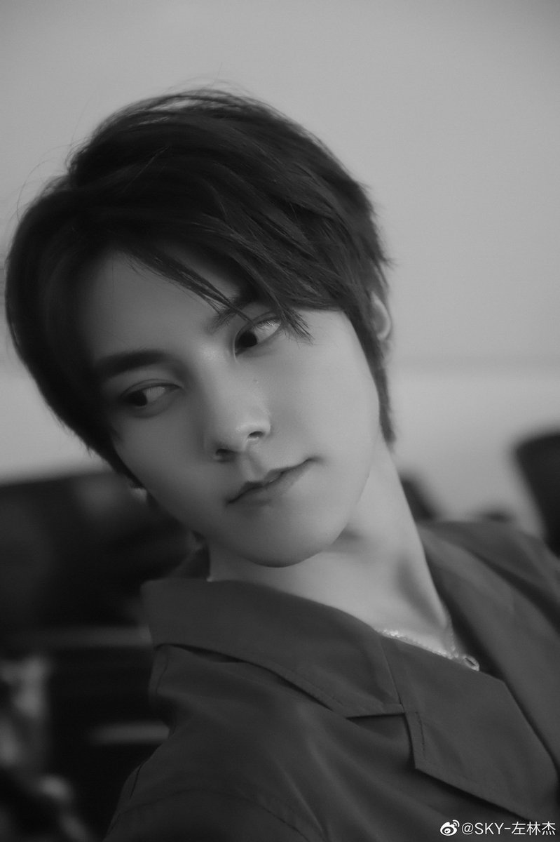 ZuoLinjiestory's tweet photo. Zuo Linjie Weibo Update

'❤️❤️❤️
🤍❤️❤️
🤎'

©️ SKY-左林杰
#左林杰 #ZuoLinjie #SKY天空少年 https://t.co/AtO9O8ebAd