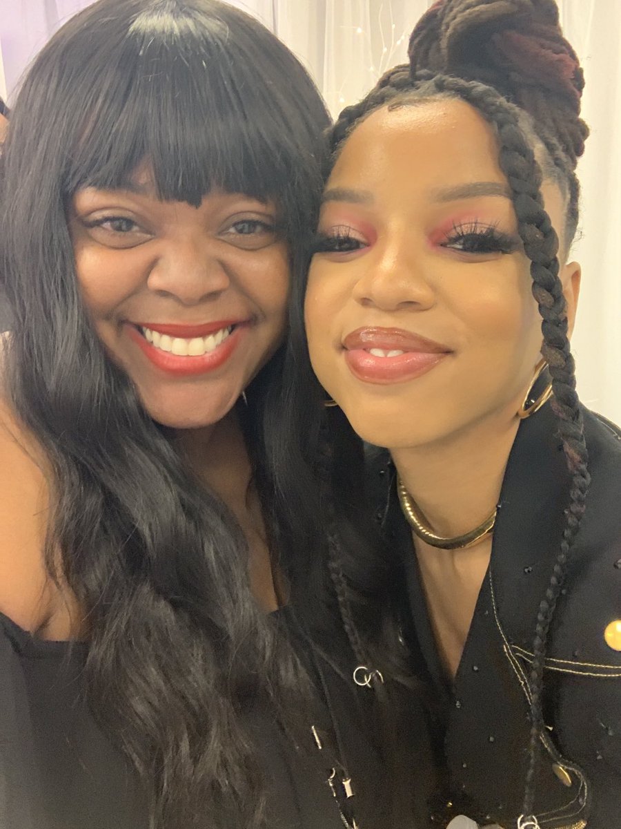 That one time I met ⁦<a href="/ChloeBailey/">Chlöe</a>⁩ and she was sweet as pie. So much respect for her ❤️ #betawards