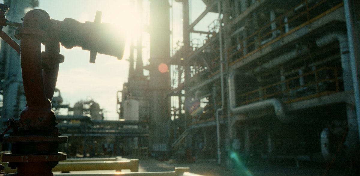 _k_b___'s tweet photo. #leica #red #framegrab #summilux #35mm #redvraptor #flare #tiffen https://t.co/0GwLPvVBUv