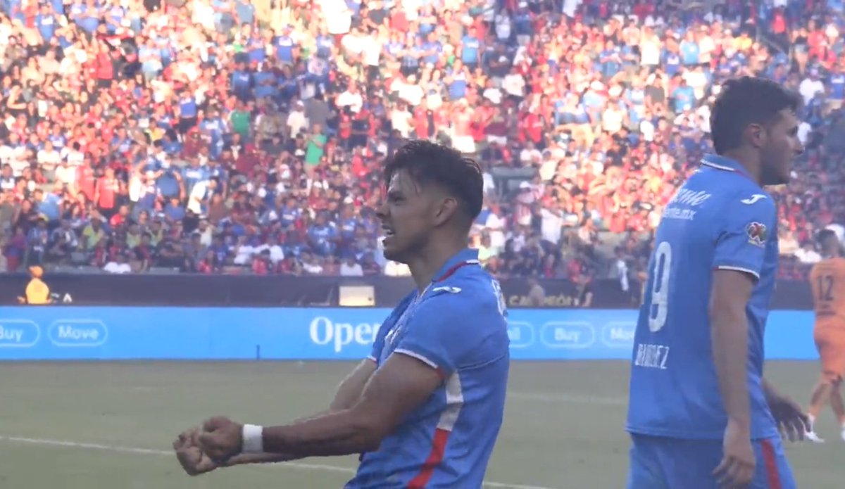 alex_inavarrete's tweet photo. #CruzAzul🚂🔵⚪🔴

La 🚂 y la era Diego Aguirre comienzan el año futbolístico y el semestre con un Campeonato en pénaltis (4-3) al Atlas 🦊en la Súpercopa de la Liga MX.

⚽ Gol del nuevo 9️⃣(Santi)
⚽ Gol del nuevo 1️⃣0️⃣(Ángel)

Gran inicio, en cuanto a motivación, para Cruz Azul. https://t.co/hMvgumLtwu