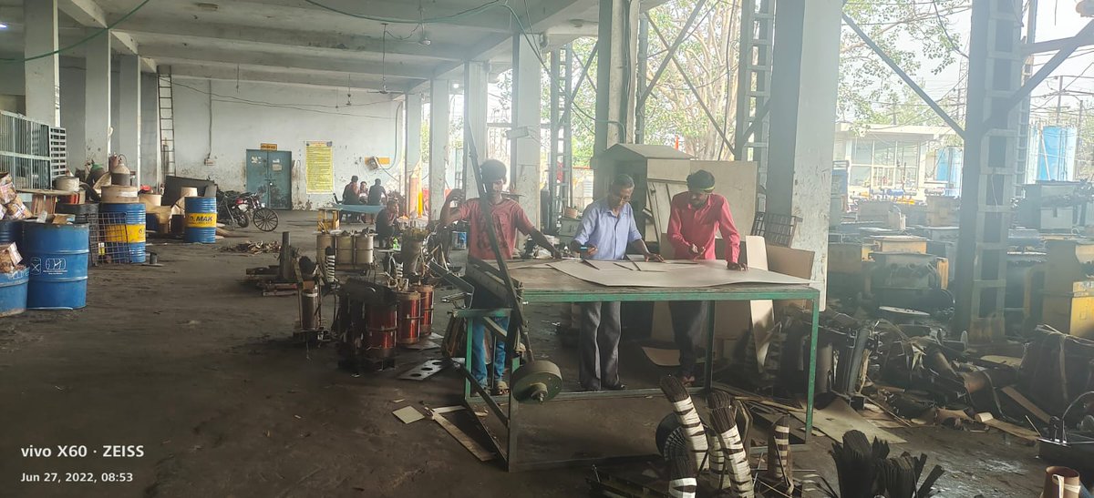 jeworkshopskb's tweet photo. @mduppcl @DvvnlWorkshop @DvvnlDirectorT @MDDVVNL @aksharmaBharat @EMofficeUP @sumitku91593268 @SPSINGH80774918 विद्युत कार्यशाला शिकोहाबाद पर उच्च गुणवत्ता एवं साफ सफाई के साथ परिवर्तक मरम्मत का कार्य जारीl https://t.co/0z7xIq5rLv