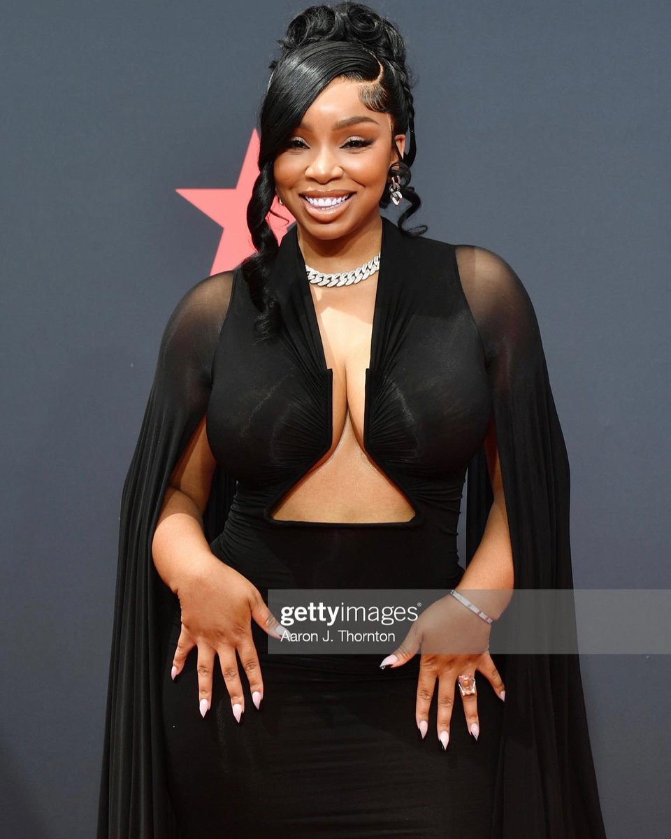 LightSkinKeisha's tweet photo. BIG BANK BEISHA BET AWARDS 22’ https://t.co/lJWnnjug9T