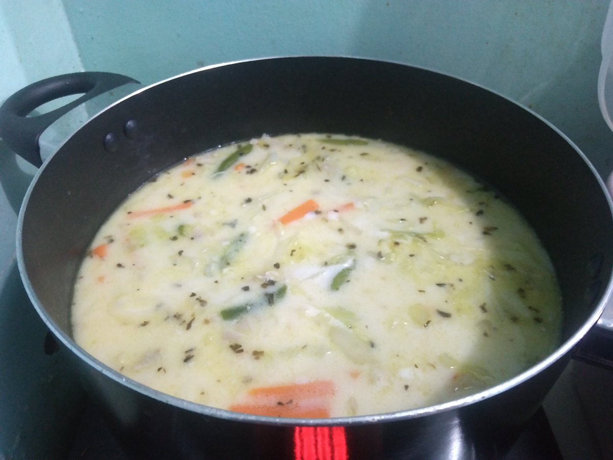 TasogareMonse's tweet photo. GUYS, REMEMBER THIS: kapag may sakit kayo at nilutuan kayo ng CHICKEN SOPAS, sign iyon na mahalaga kayo sa kanya.
Hindi biro ang magluto ng Chicken Sopasβat least DALAWANG ORAS ang gugugulin niya para makagawa siya nito, esp. FROM SCRATCH π
#MonseCooks #ChickenSopas https://t.co/kiXTSl2lVd