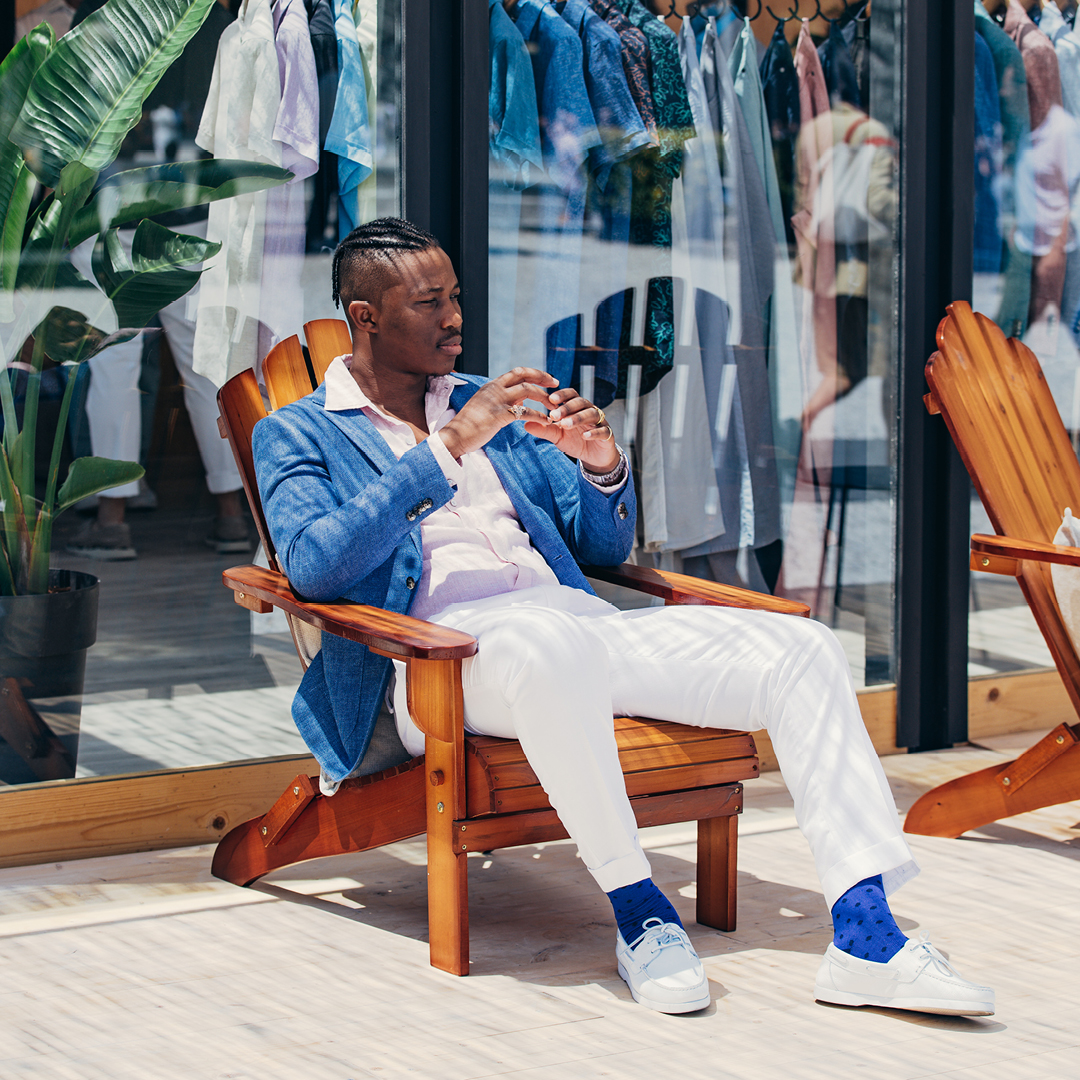 PITTI UOMO // @shaynetino mastering the art of relaxation.

📸 <a href="/alirasoul/">ali arapi</a> @shaynetino

#roddandgunn #pitti #pittuomo #pittiisland #pittifits #pittiuomo102 #firenze #tuscany #meanswear #newzealand #australia #usa #uk #canada #italy #springsummer