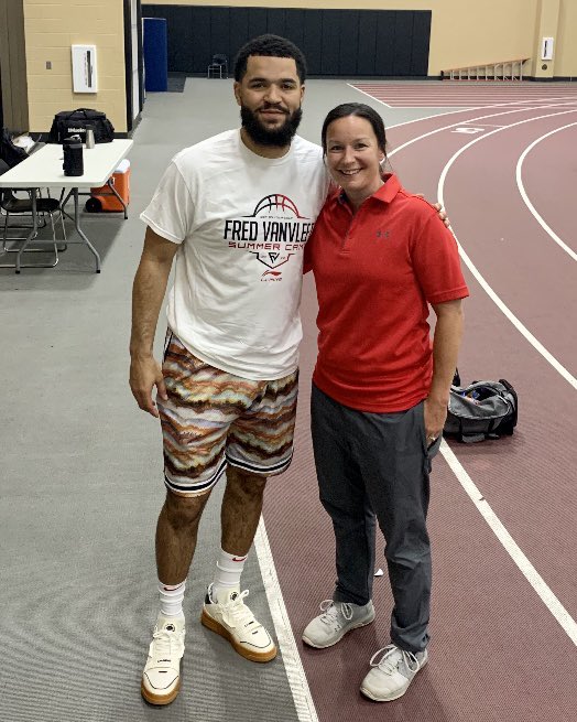 HolliHallRUAT's tweet image. Provided medical coverage for the Fred VanVleet Basketball Camp this past weekend and got to meet @FredVanVleet Love what he does for the community! Also, got to hang out with Coach Doc who coached me a longggg time ago! #TorontoRaptors #PT4L #PrymeTyme 🏀😎