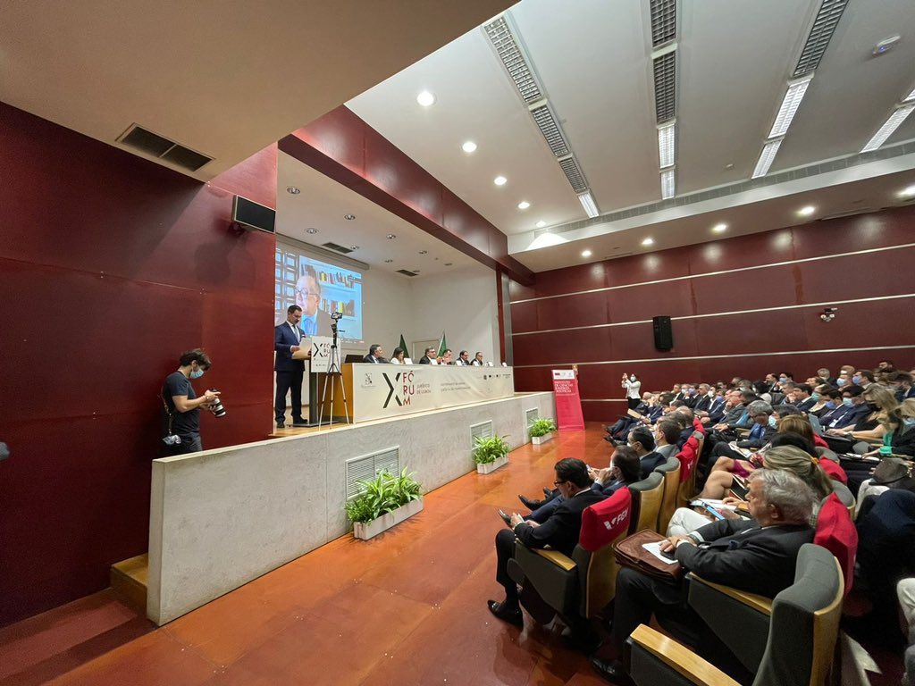gilmarmendes's tweet photo. Foi dado início ao X Fórum Jurídico de Lisboa realizado pelo @SejaIDP. Nos próximos três dias, discutiremos a governance da ordem jurídica em transformação com ilustres professores portugueses e brasileiros, juízes de cortes constitucionais e advogados. https://t.co/CfOvC8gvWV