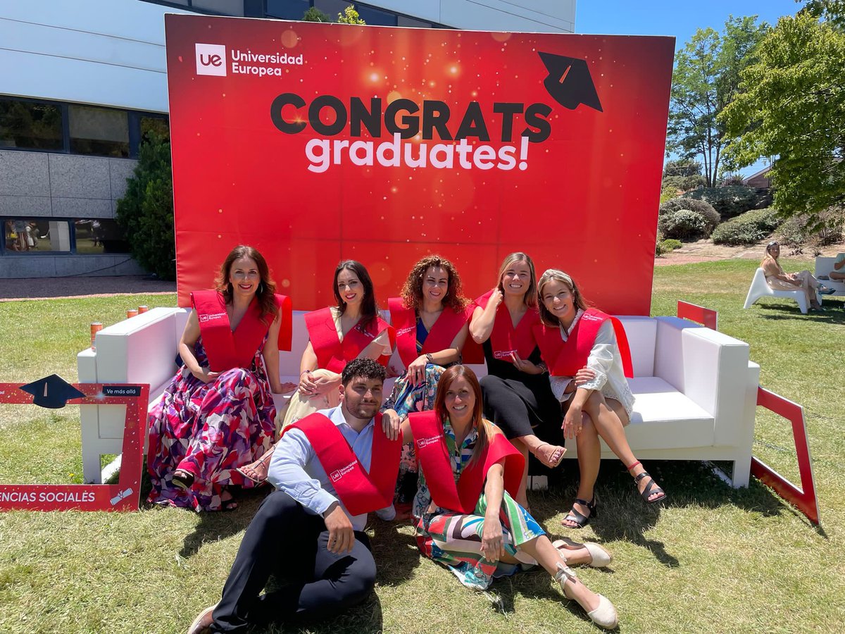 llurab's tweet photo. ¡Enhorabuena a los egresados del Máster Universitario en Innovación Educativa de la @UEuropeaOnline 21-22! 👩‍🎓🎓 #Graduacion https://t.co/DcmsY8sHbm