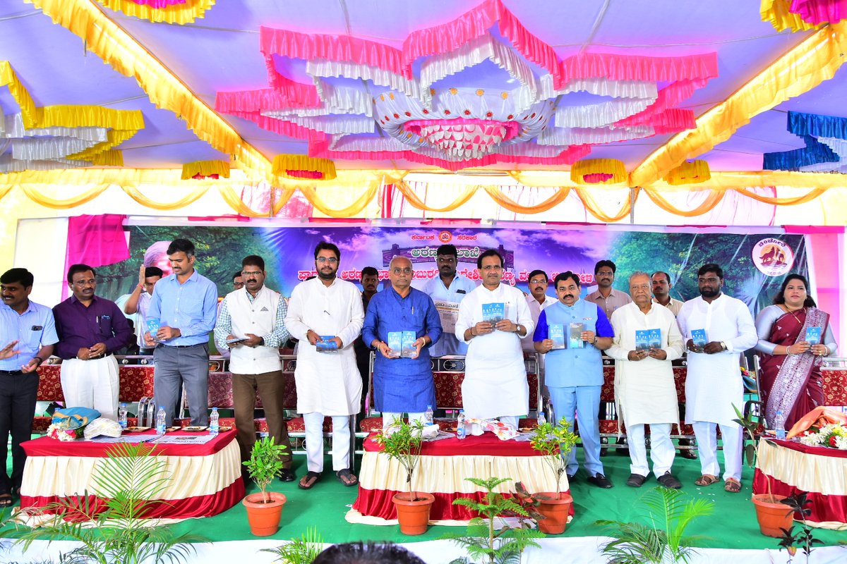 A first-of-its-kind self-guided trail app developed by Vanalok and a trail booklet for Chincholi wildlife sanctuary were released by Hon'ble Minister for Forest Mr. Umesh Katti and Mr. Bhagavanth Khuba Minister for Renewable Energy and Fertilisers

<a href="/aranya_kfd/">Karnataka Forest Department</a> 
<a href="/UMESH_V_KATTI/">SHRI UMESH. VISHWANATH. KATTI</a>