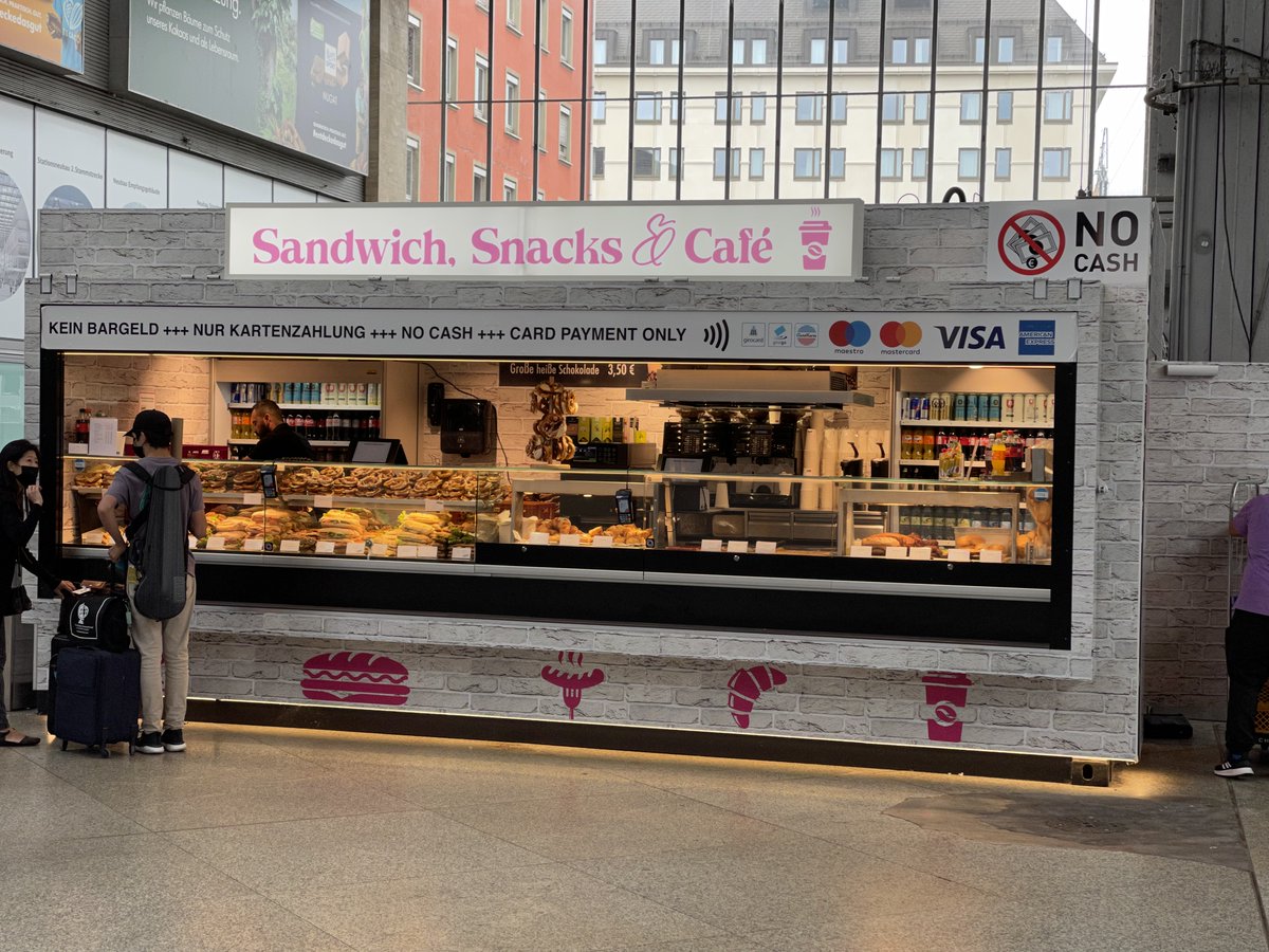 MSpiessl's tweet photo. München Hauptbahnhof  #payments #nocash #cardsonly https://t.co/ZOQWKq4upp