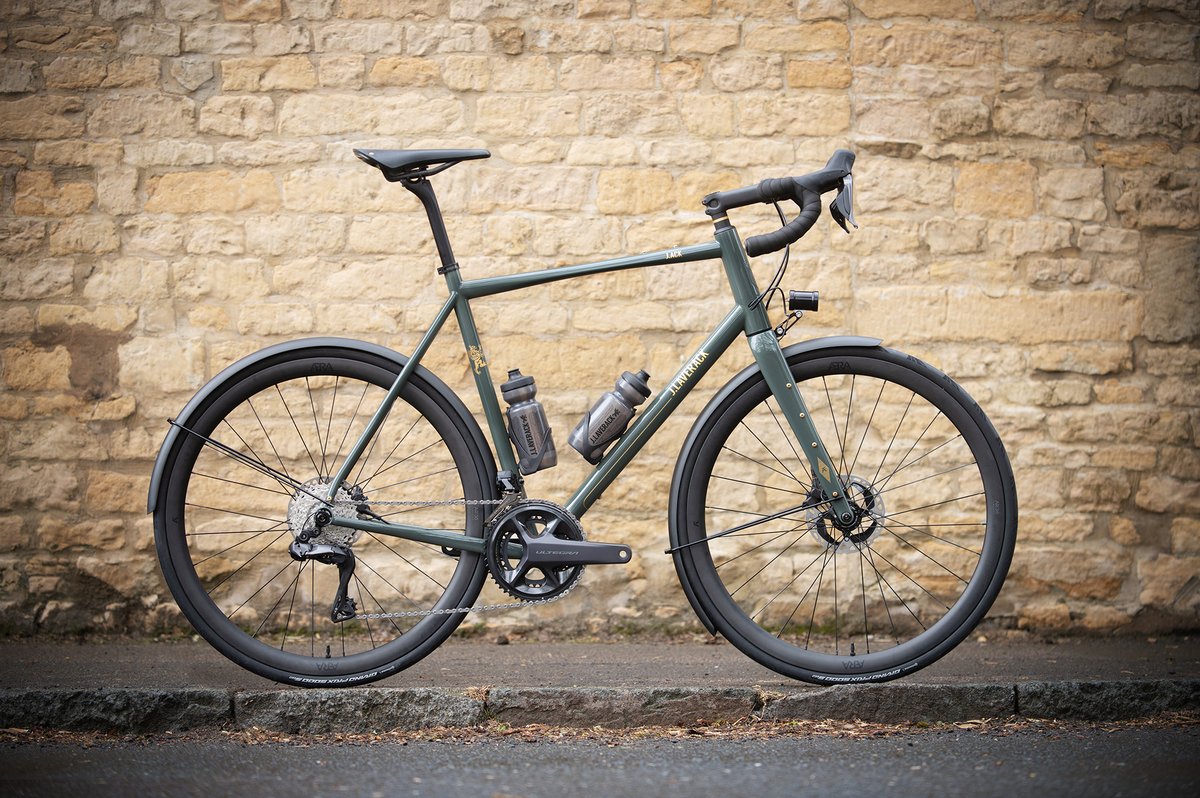 JLaverackTi's tweet photo. This luxurious J.ACK features our new Greetham green & gold leaf finish with a complement of art deco design flourishes.
Explore this commission: https://t.co/EBntaLSxl3
#JLaverack #JACK #FreedomToExplore #BicycleArt #TitaniumRules #ContiRoad #TiBike #NewBikeDay #BikeLife https://t.co/bekmGMSLfL