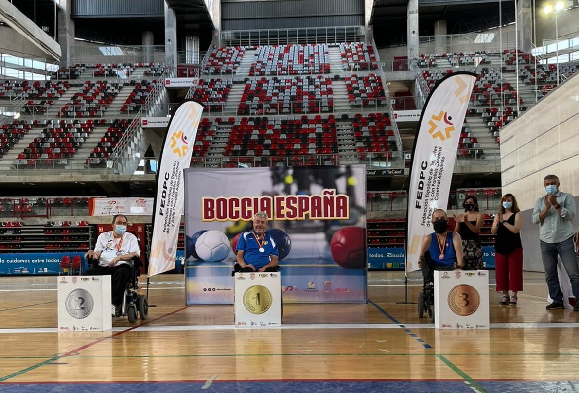 Ramón Prat y Sara Aller se proclamaron campeones de España 🇪🇸 de #boccia en Pinto

En la entrega de premios estuvo Enrique Álvarez, presidente de la <a href="/FEDEDDF/">FEDDF</a>

Información 👇 
bit.ly/3nkDUcG
🔴🟡🔵 <a href="/SaraAller_Bena/">Sara Aller</a>