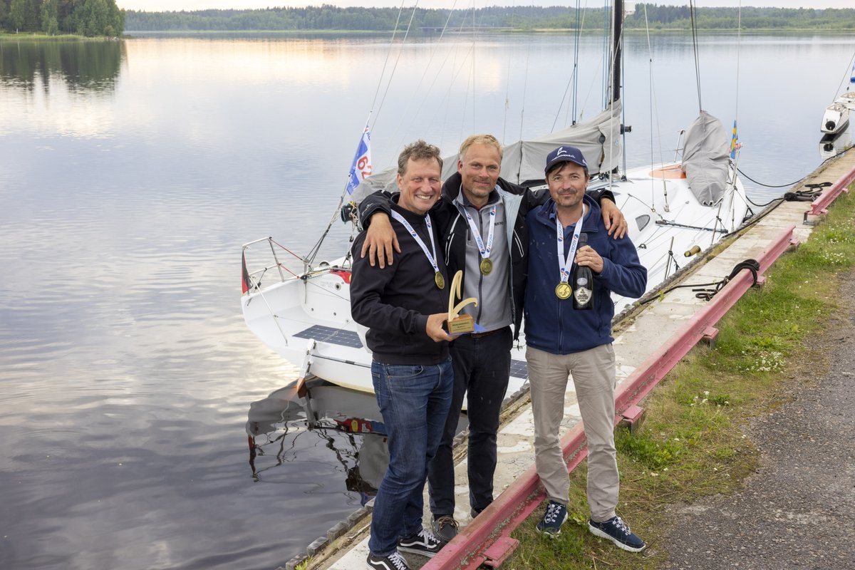 Winning smiles from the winners at MidsummerSail as they pose with their trophies
#midsummersail #balticnonstop #agoradirect #musto #hansestadtwismar #töre #balticsea #segeln #heartoflapland #balticregatta #offshore #sailing #nonstop #regatta #yacht #yachtwelt_weisse_wiek