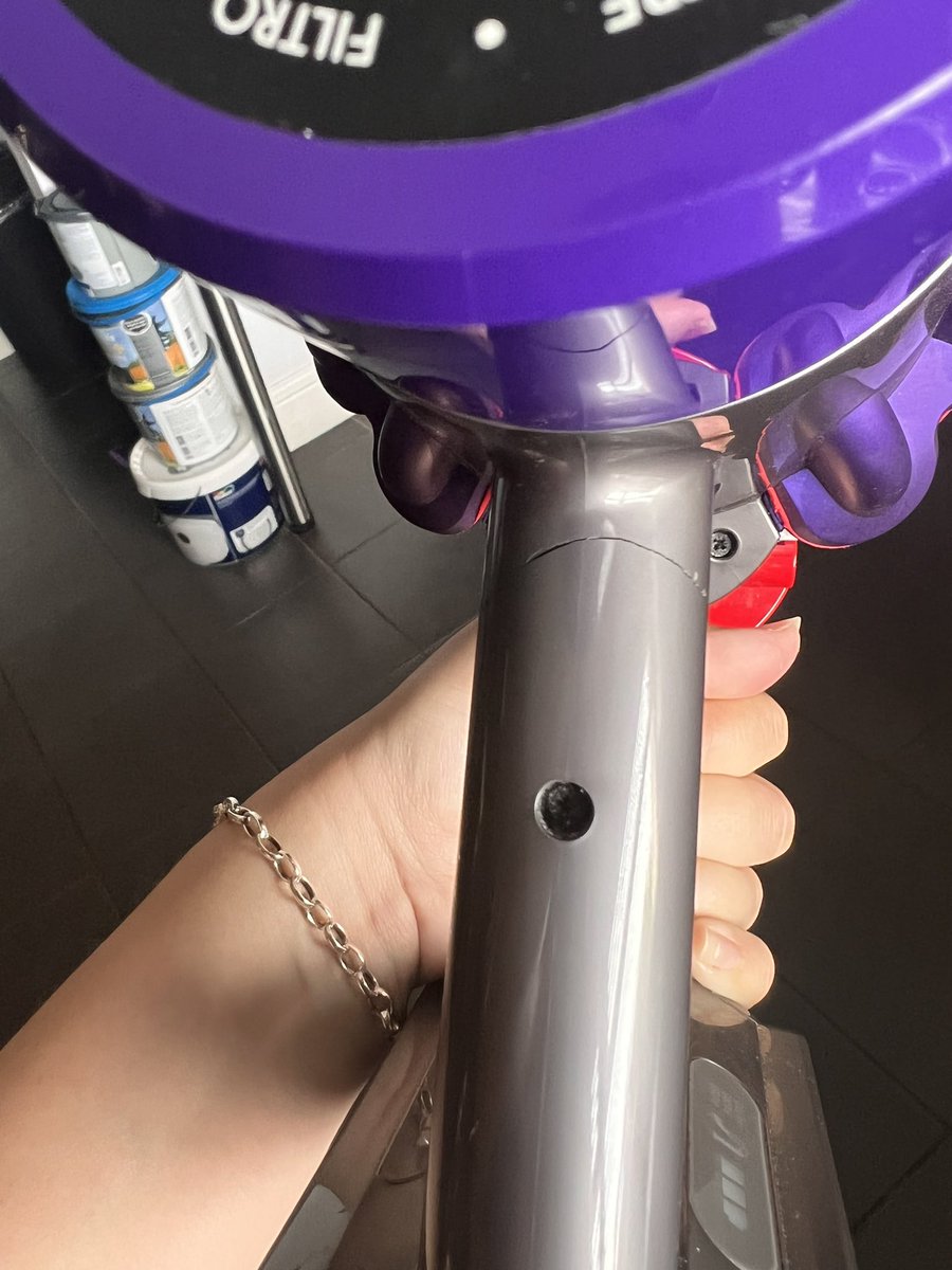 piklkm's tweet photo. @DysonUK my v10 animal is only 4 years old and the handle is broken, I can feel it moving when emptying the bin! Worried it’ll just snap in 2. Disappointed as I love this hoover! https://t.co/Bxz8BVHhdx