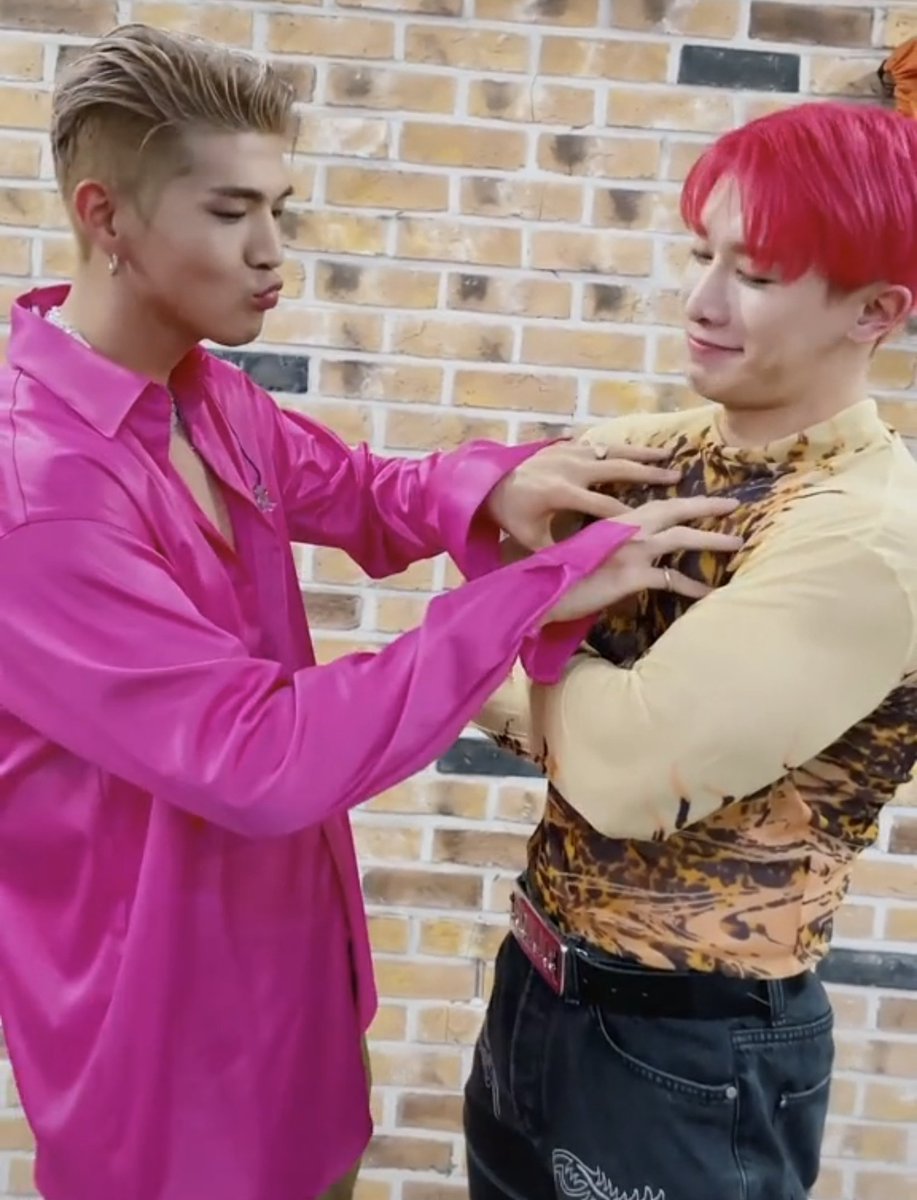 themalificent's tweet image. I can't believe we're living through these times 😭