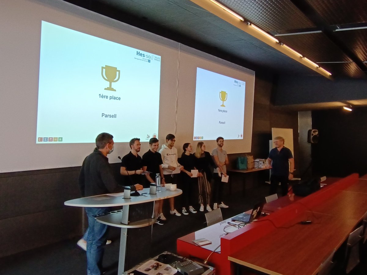 Bravo aux étudiant-es de la filière informatique pour le projet Parsell qui a remporté le premier prix de l'Agricathon. Merci à AGRIDEA, sponsor principal de ce Hackathon ! bit.ly/3NteAvv