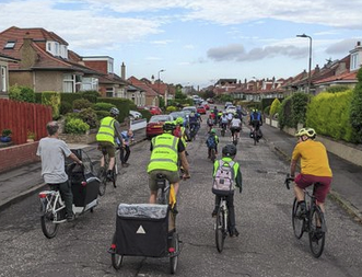SpokesLothian's tweet photo. @Junicycle_LR @JuniperGreenPS @SW20Ed @cargobikemovmnt @InfraSisters @LaidBackBikes @CEO_BikeStation @david_mccraw @AlexDRobertson @rimc123 @agordonsalive 👍Great to see yet another #Edinburgh #BikeBus
👍We're sending @JuniperGreenPS a free #SpokesMap in recognition of their achievement, as we've done for other school🚲initiatives
🙋♀️Here's how to use it in schools
->https://t.co/fcEC8OjO7Q
More on maps
->https://t.co/9pRx7PHLcO https://t.co/avnUJcmQ8J