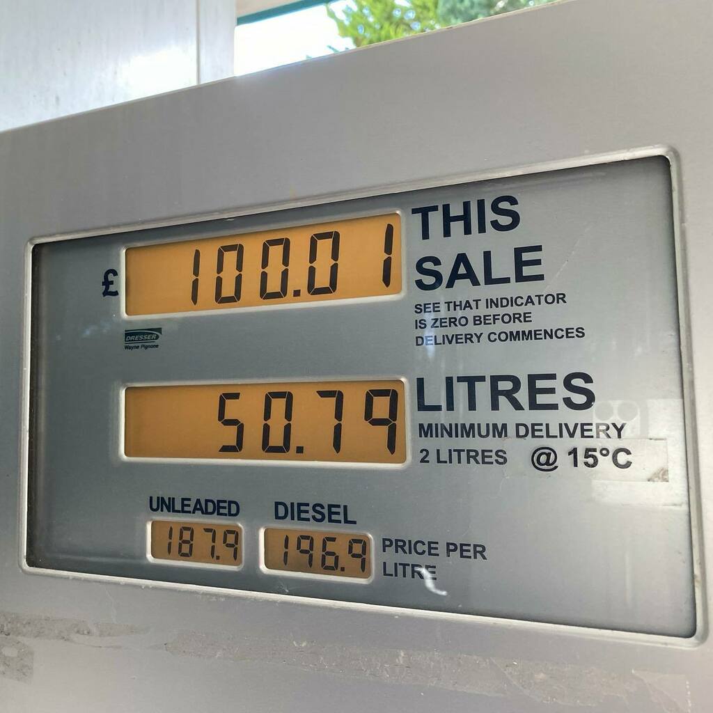 vanlifetv's tweet photo. And the fuel tank is just over half full ๐ญ
#vanlife #vanlifeuk #ukvanlife
#vanclans #vanliving #vanlifemagazine #vanlifetv #camper #campervan #sunlightcliff #sunlightcliff601 #fuelprice https://t.co/pPL7QBcTzN